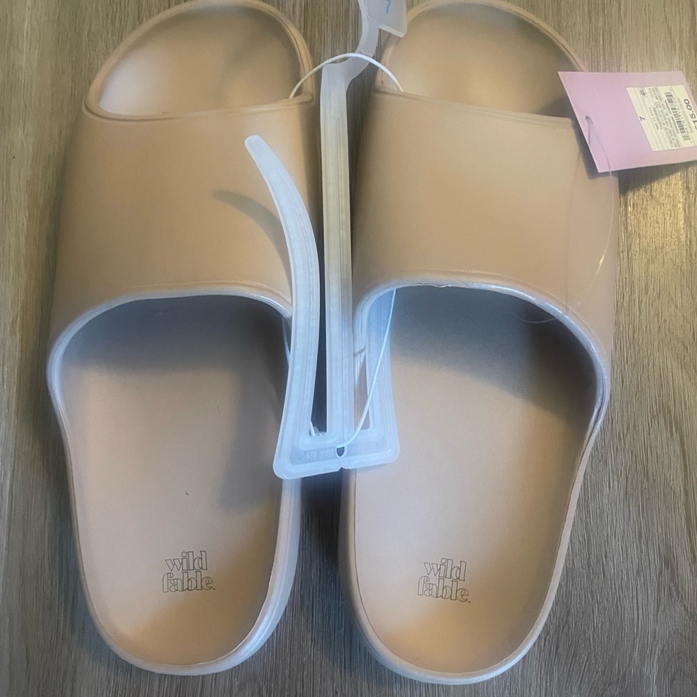 Wild Fable Beige Slide Sandals size 7